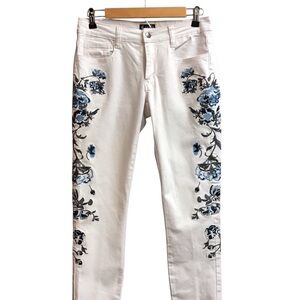 AZI Womens Size 4 White Jeans Blue Floral Embroidered Denim